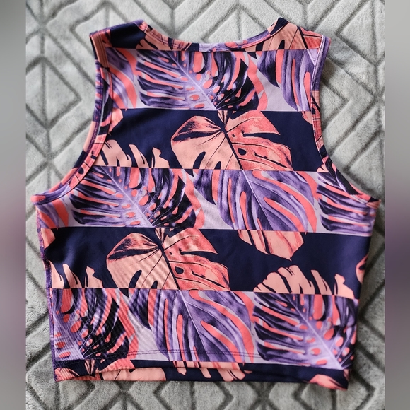 Nike crop top, medium, pink and purples - Picture 3 of 5